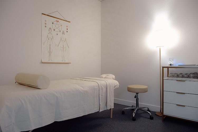 Red Leaf Acupuncture & Herbal Medicine clinic