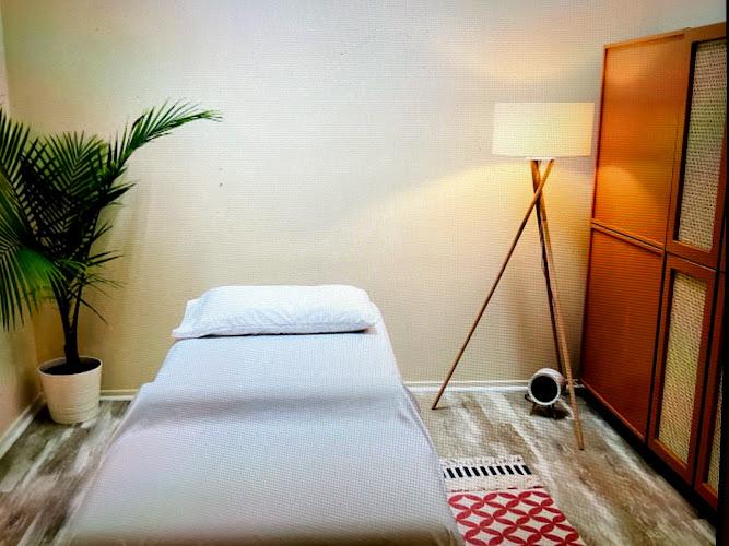 Nura McCauley Acupuncture clinic