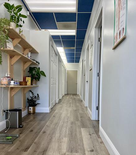 Reborn Acupuncture clinic