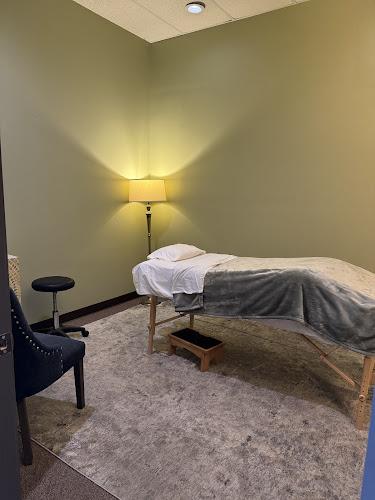 Dr. Michelle Bouton DACM, Acupuncturist clinic