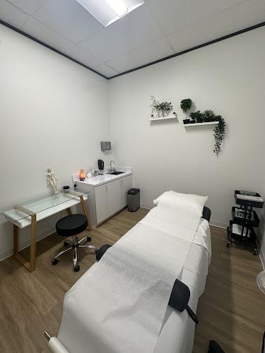 Dr Sara Florida MAOM PhD clinic