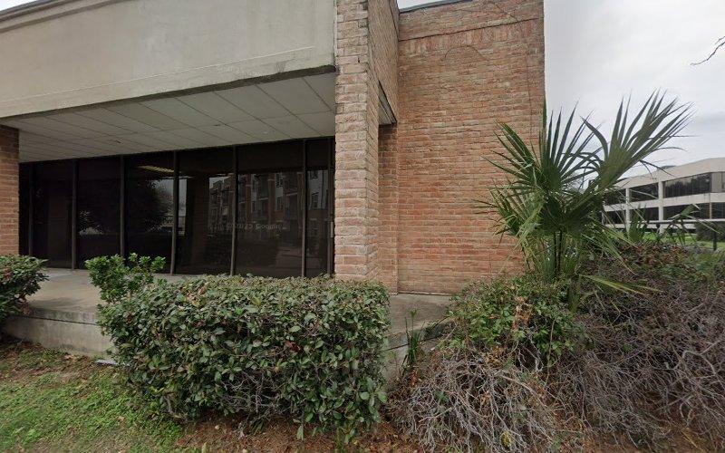 Ellen Gong, Lac clinic