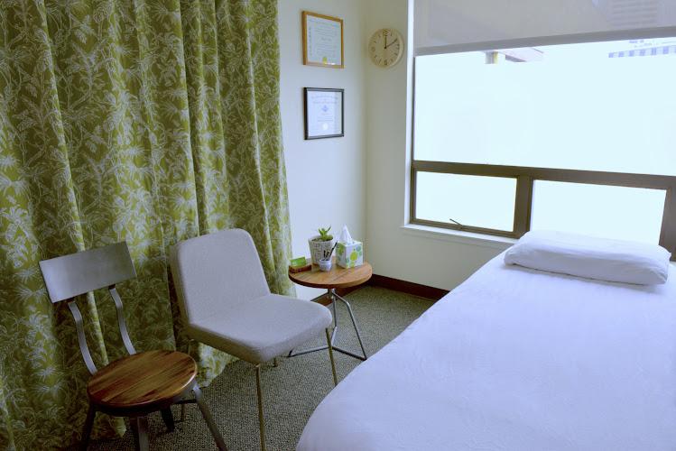 Dr. Renee Hahn Acupuncture & Craniosacral Therapy clinic