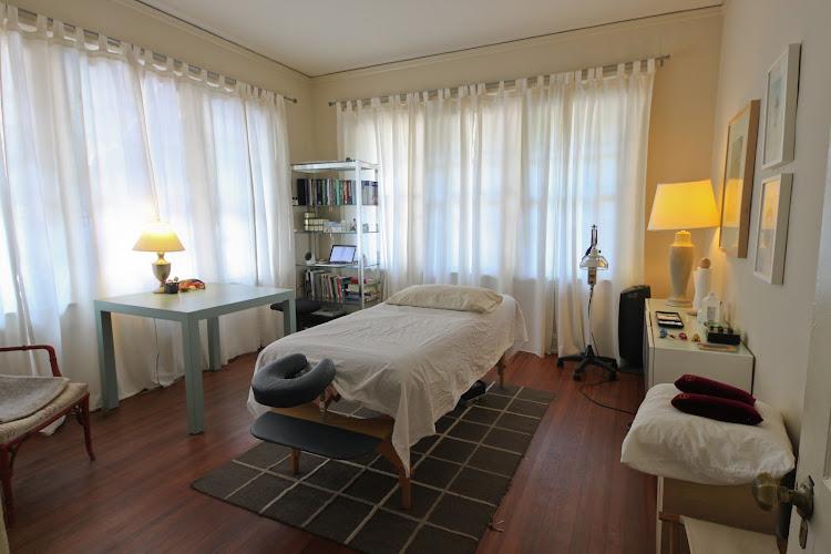 Cameron Hollister, Hollister Acupuncture ATL clinic