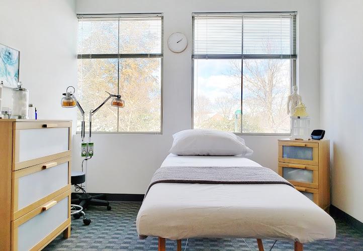 Dr. Ashley Davis, LAc, DACM - Acupuncture, Herbal Medicine, Natural Microneedling clinic