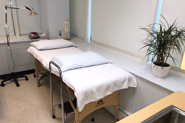 Traditional and High-Tech Acupuncture clinic