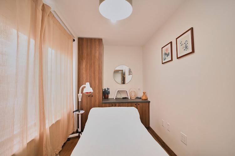 Phoenixcare Acupuncture & Physical Therapy clinic