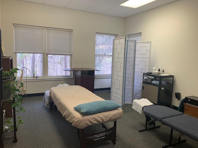 Acupractic Natural Healing Center- Chiropractic and Acupuncture, Dr. Lisa Oskardmay DC, L.Ac. clinic