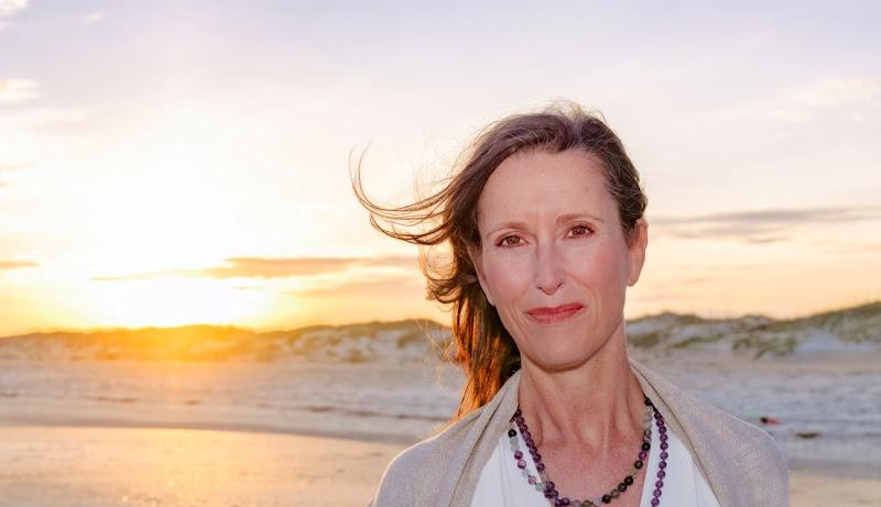 Dr. Julie Hutsell-Starling, DACM, Licensed Acupuncturist clinic