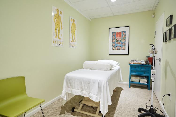 Six Fishes Neighborhood Acupuncture clinic